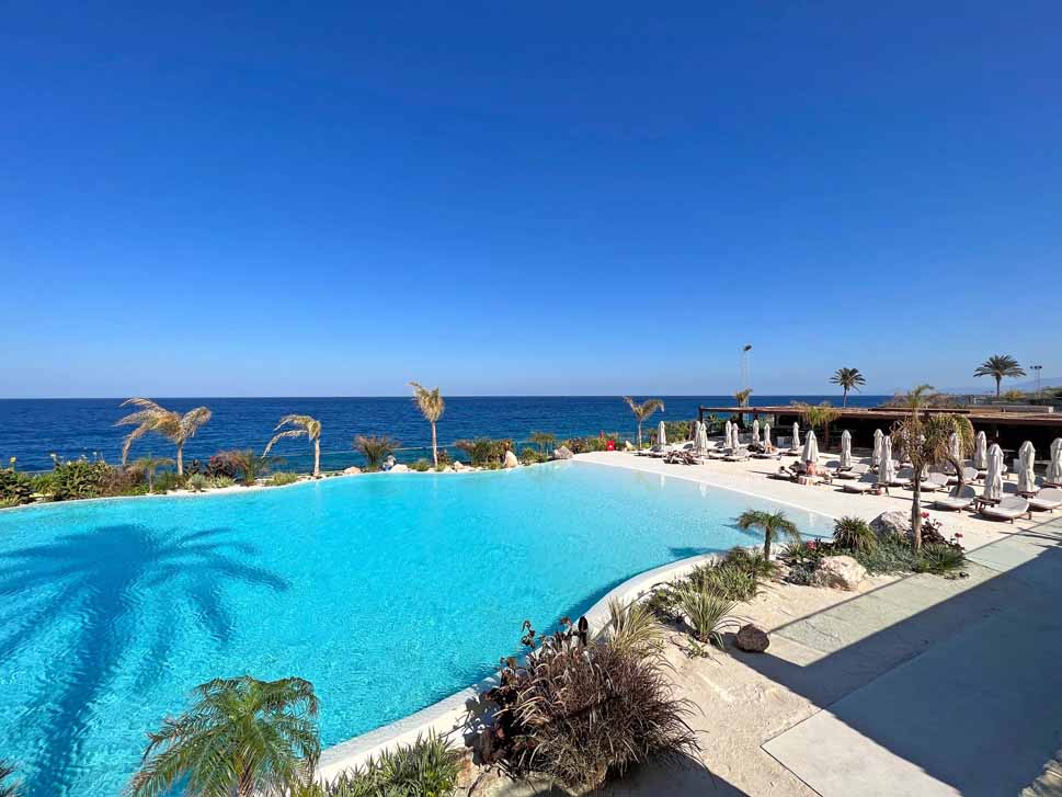 cheap resort hotels to Spend holiday with family