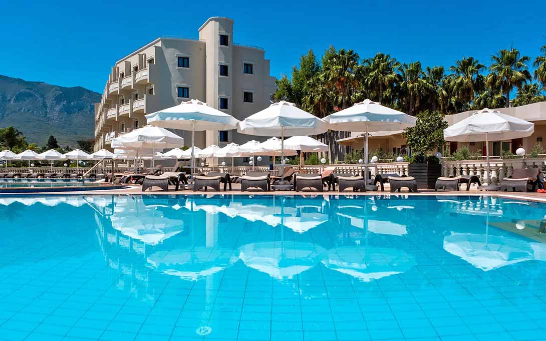 cheap resort hotels to Spend holiday with family