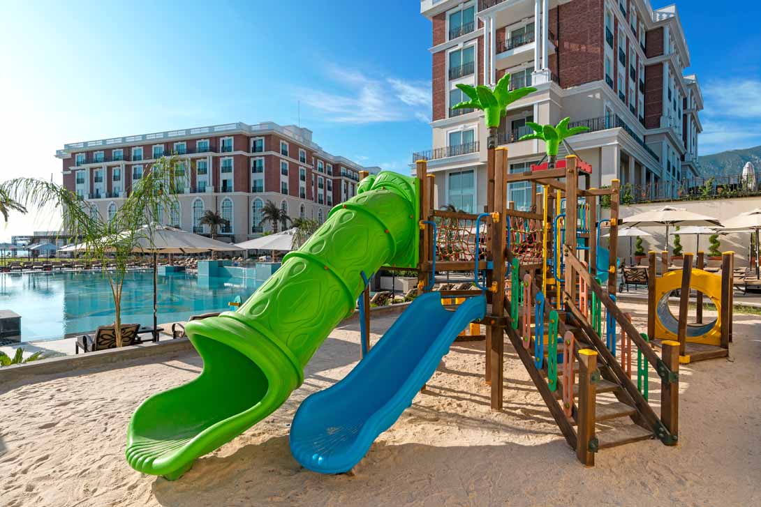 cheap resort hotels to Spend holiday with family