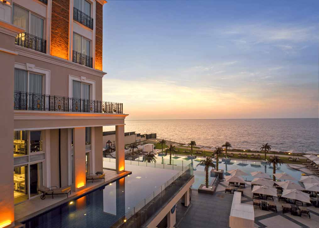 cheap resort hotels to Spend holiday with family