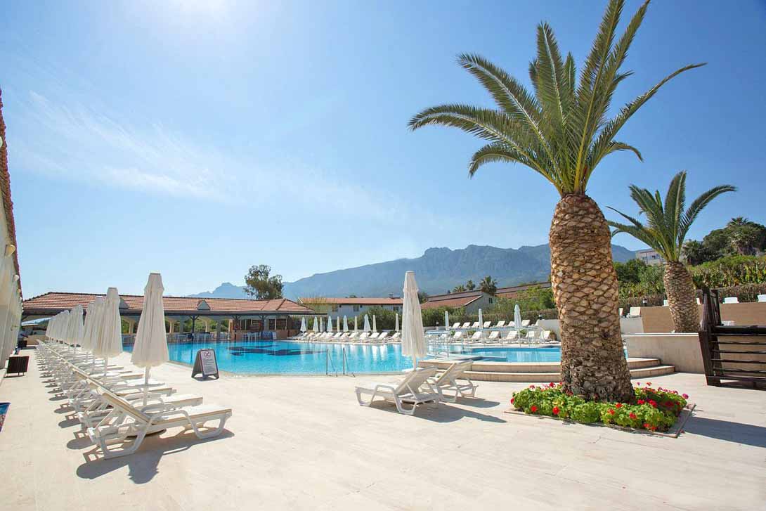 cheap resort hotels to Spend holiday with family