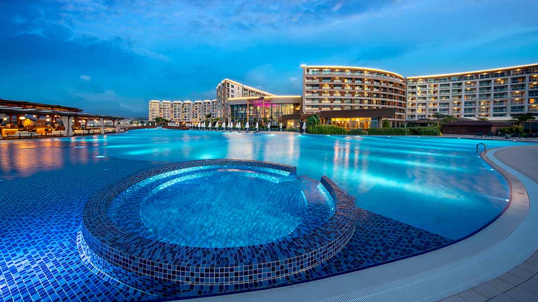 cheap resort hotels to Spend holiday with family