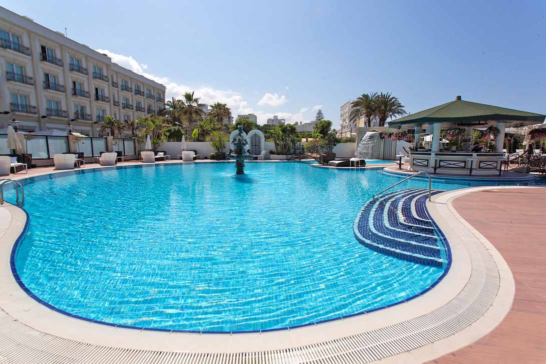 cheap resort hotels to Spend holiday with family