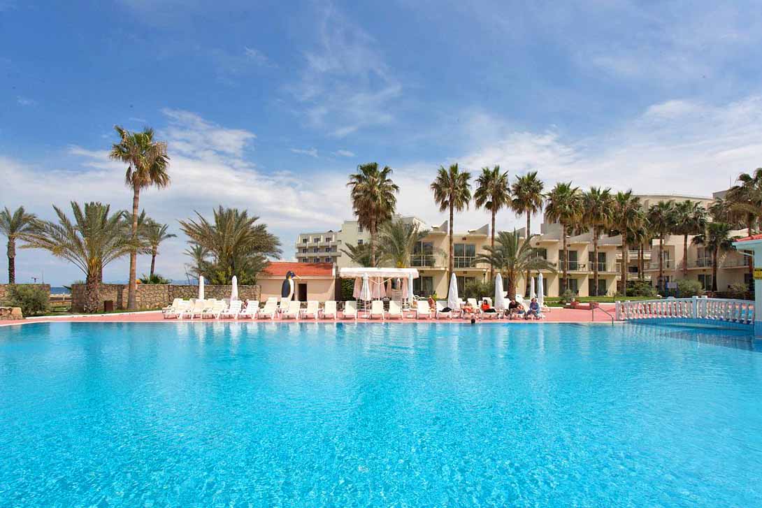 cheap resort hotels to Spend holiday with family