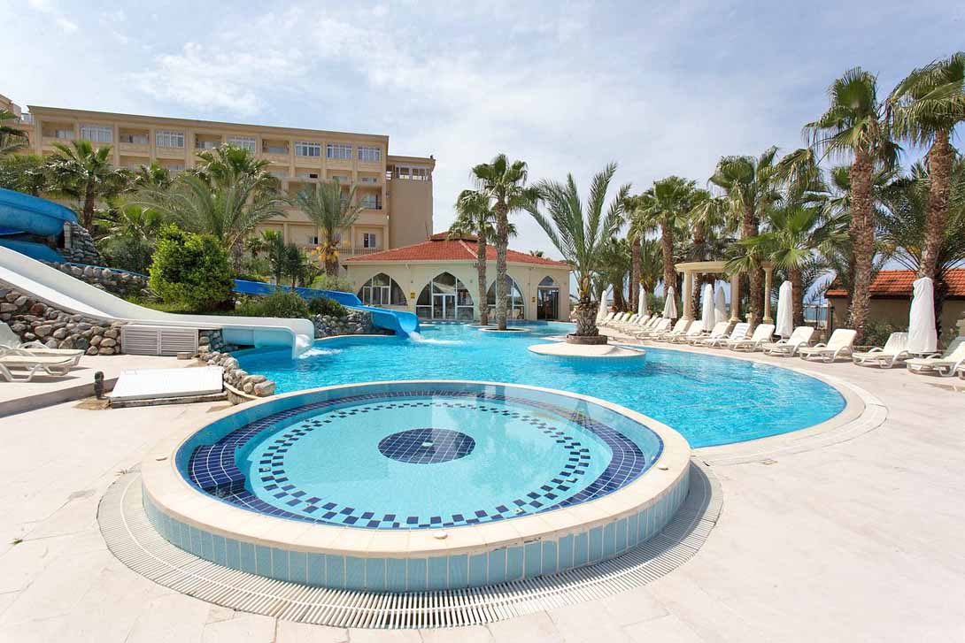 cheap resort hotels to Spend holiday with family