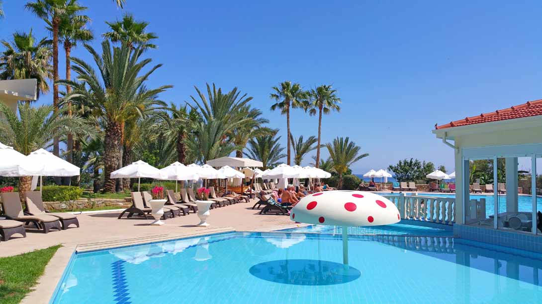 cheap resort hotels to Spend holiday with family