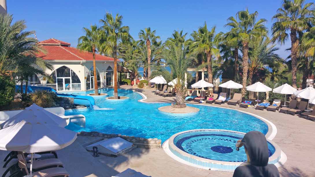 cheap resort hotels to Spend holiday with family