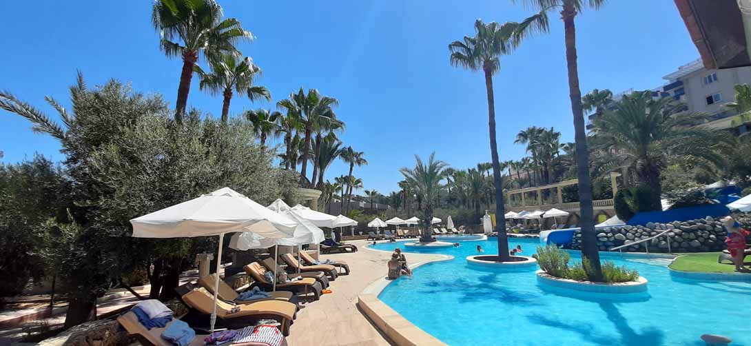 cheap resort hotels to Spend holiday with family