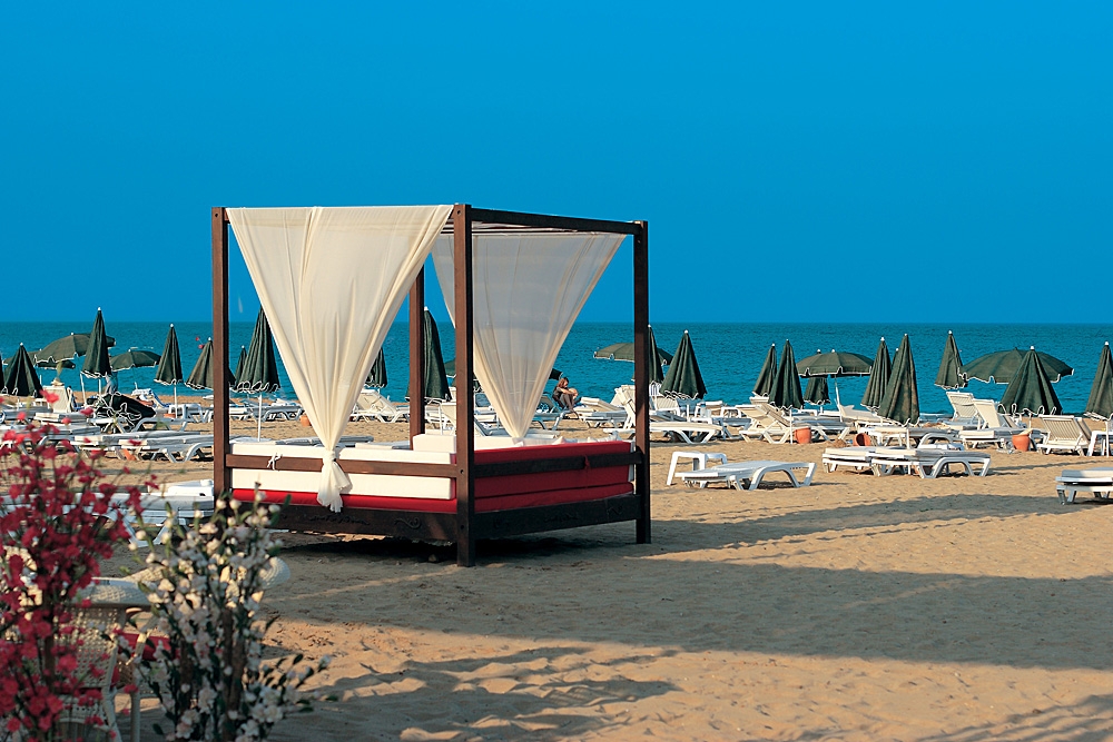 cheap resort hotels to Spend holiday with family