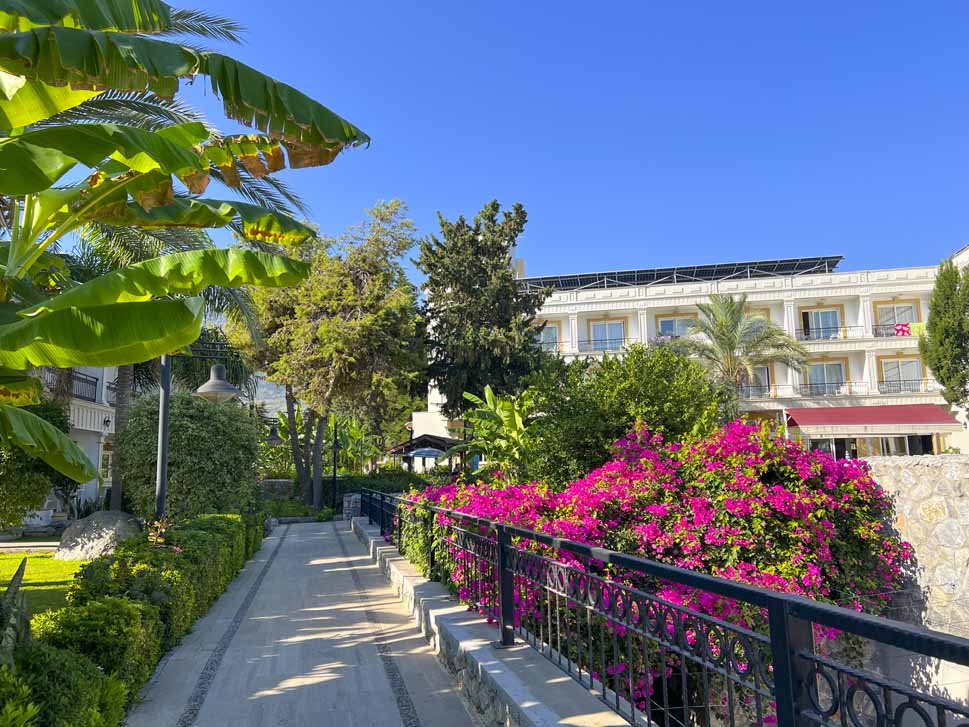 cheap resort hotels to Spend holiday with family