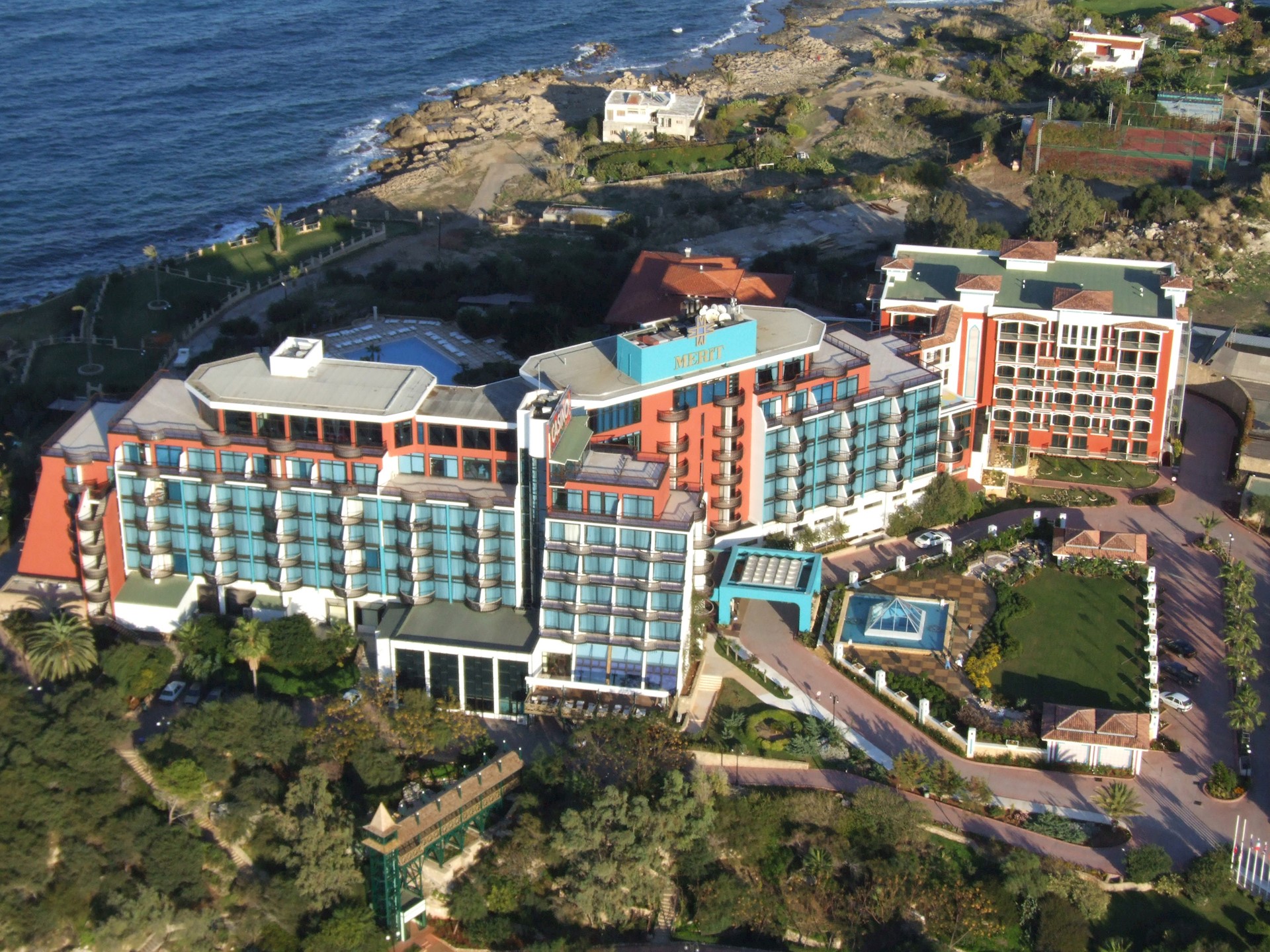 cheap resort hotels to Spend holiday with family