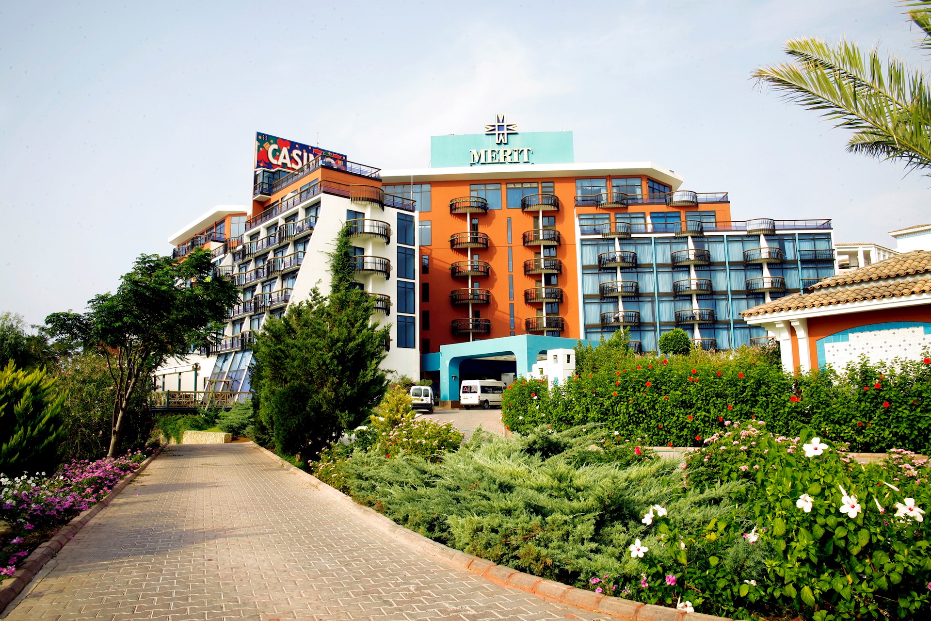 cheap resort hotels to Spend holiday with family