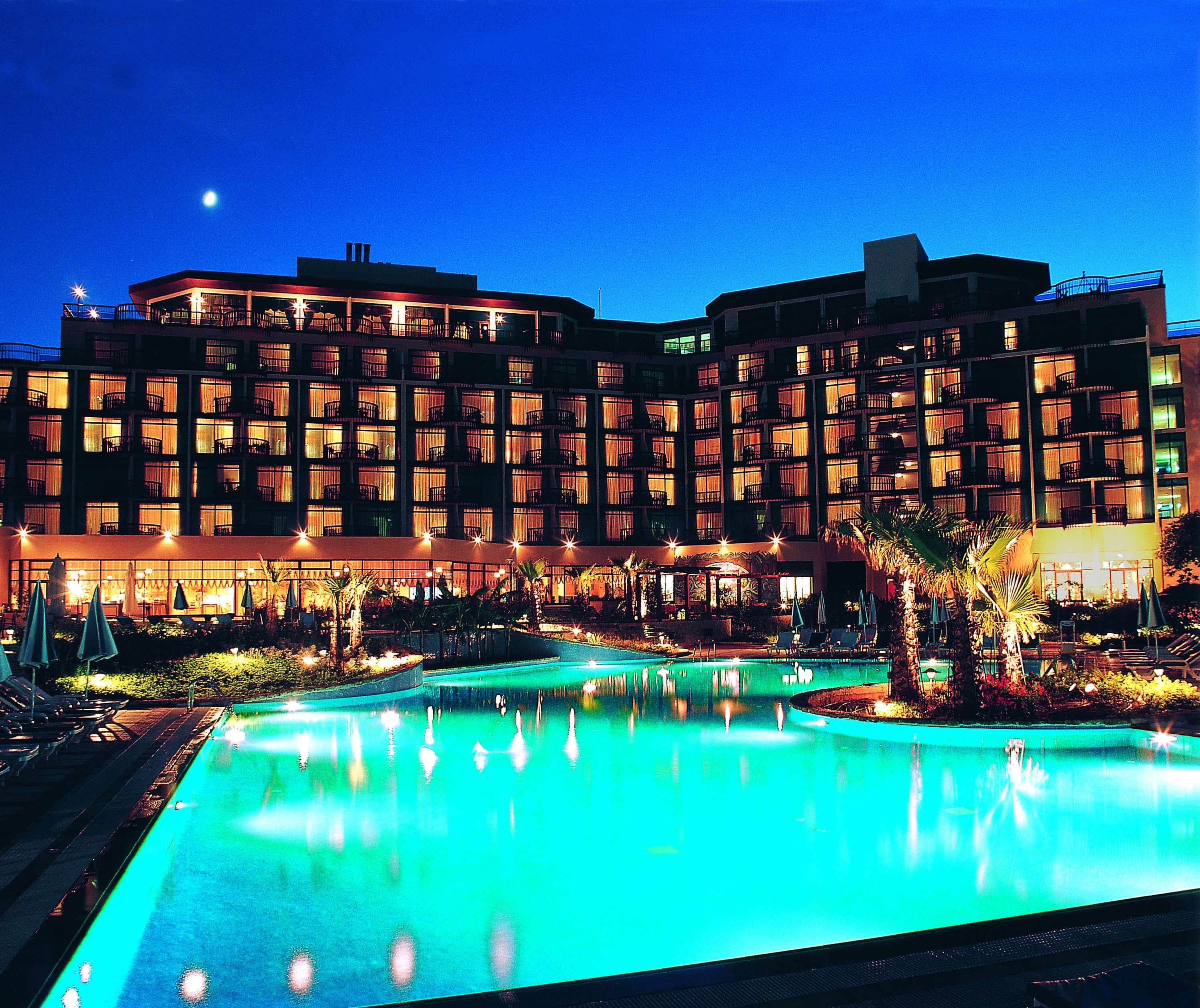 cheap resort hotels to Spend holiday with family