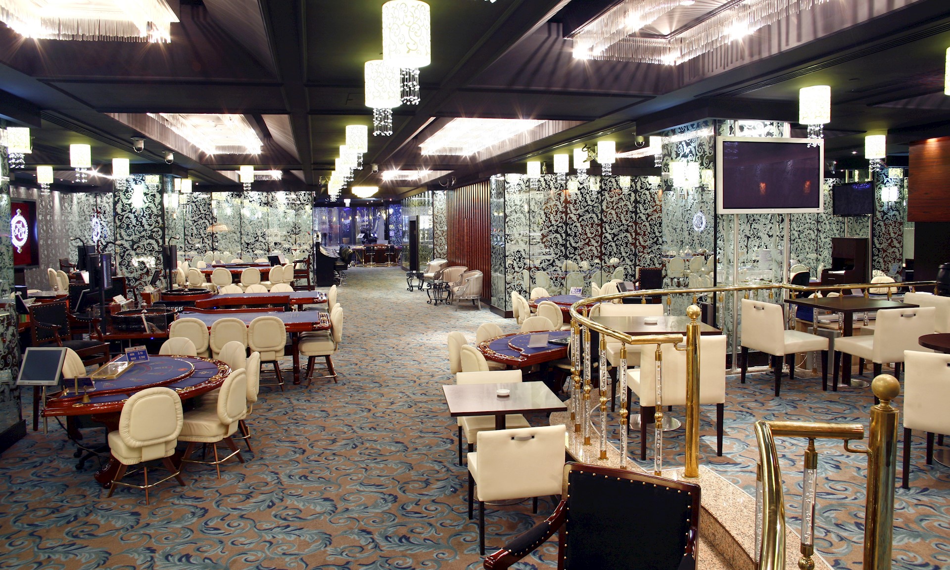 cheap resort hotels to Spend holiday with family