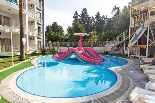 Relaxing swimming pool