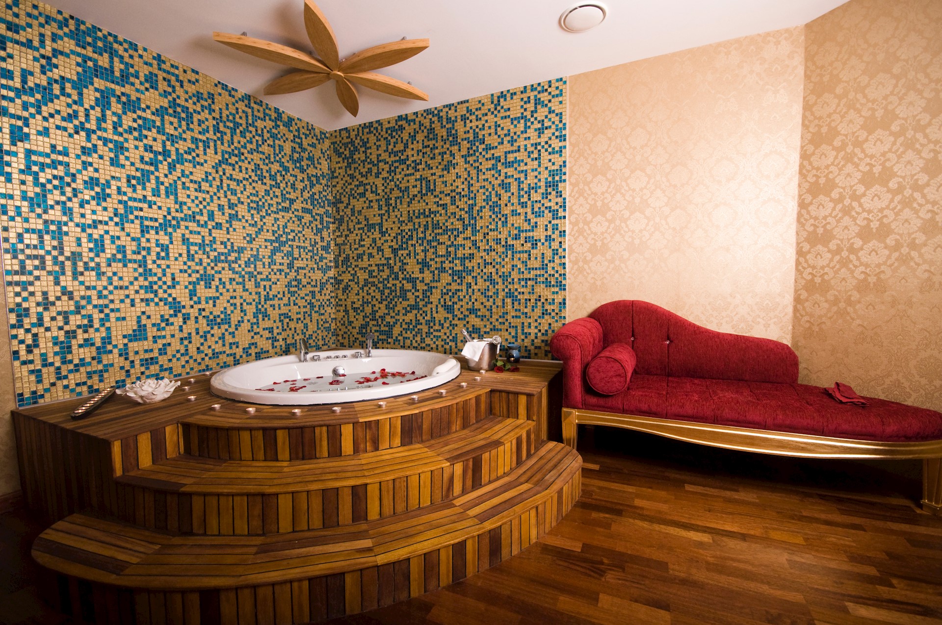 cheap resort hotels to Spend holiday with family