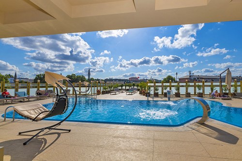 cheap resort hotels to Spend holiday with family