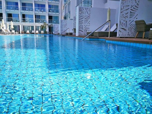 cheap resort hotels to Spend holiday with family