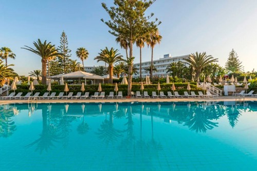 cheap resort hotels to Spend holiday with family