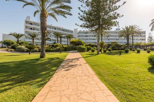 cheap resort hotels to Spend holiday with family