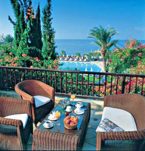 cheap resort hotels to Spend holiday with family