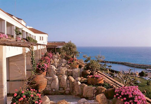 cheap resort hotels to Spend holiday with family