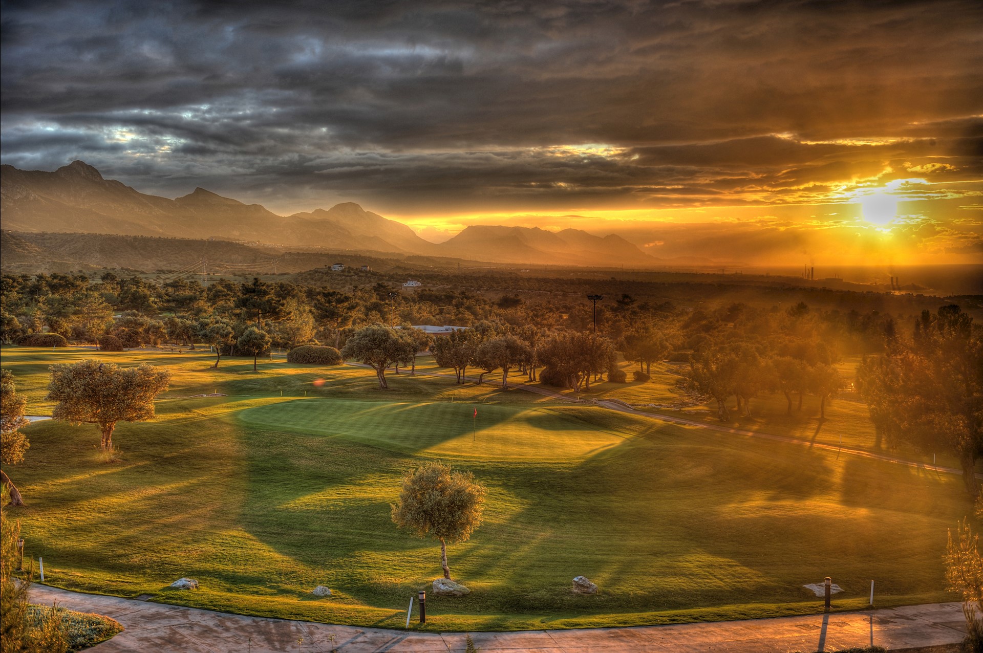 cheap resort hotels to Spend holiday with family