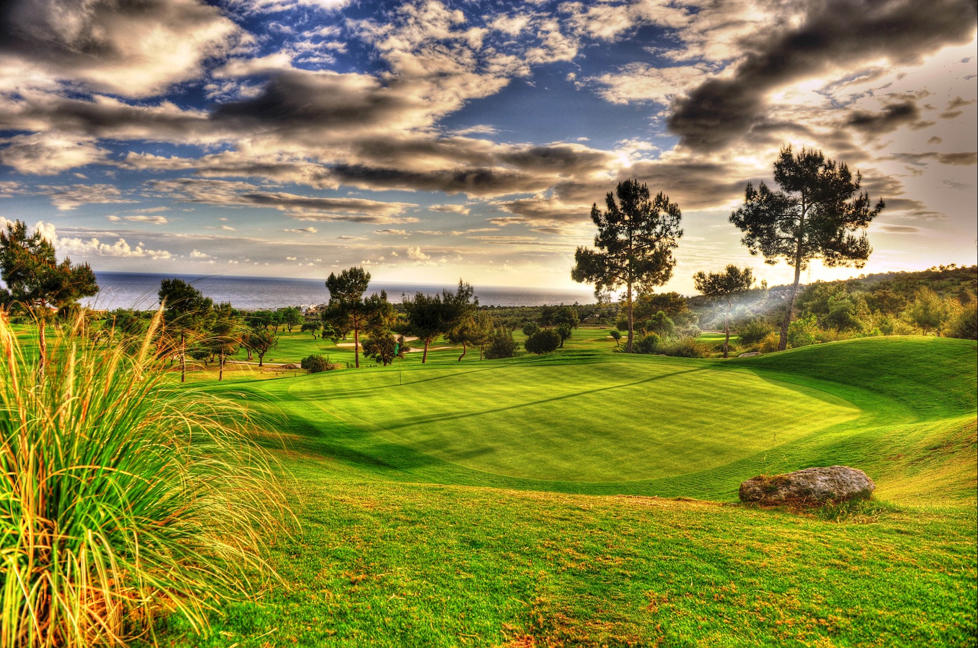 cheap resort hotels to Spend holiday with family