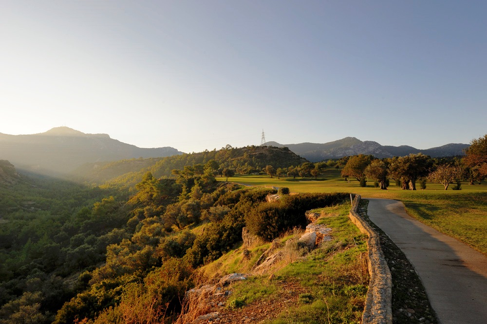 cheap resort hotels to Spend holiday with family