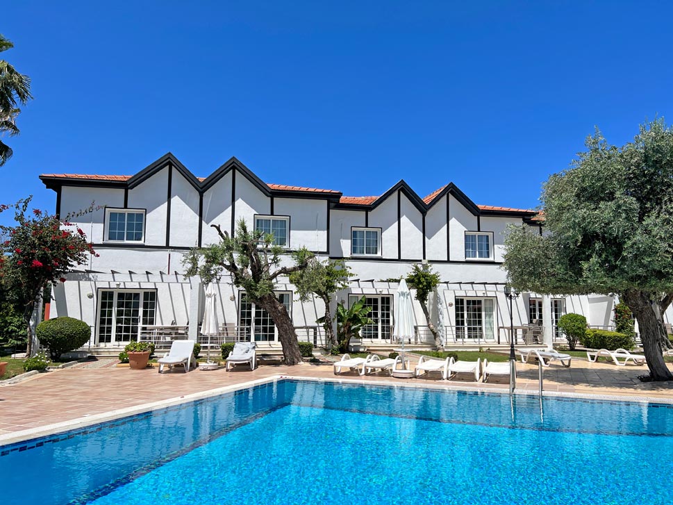 cheap resort hotels to Spend holiday with family