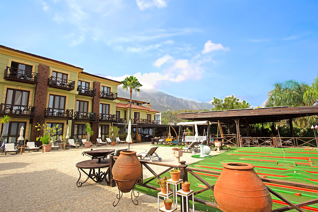 cheap resort hotels to Spend holiday with family