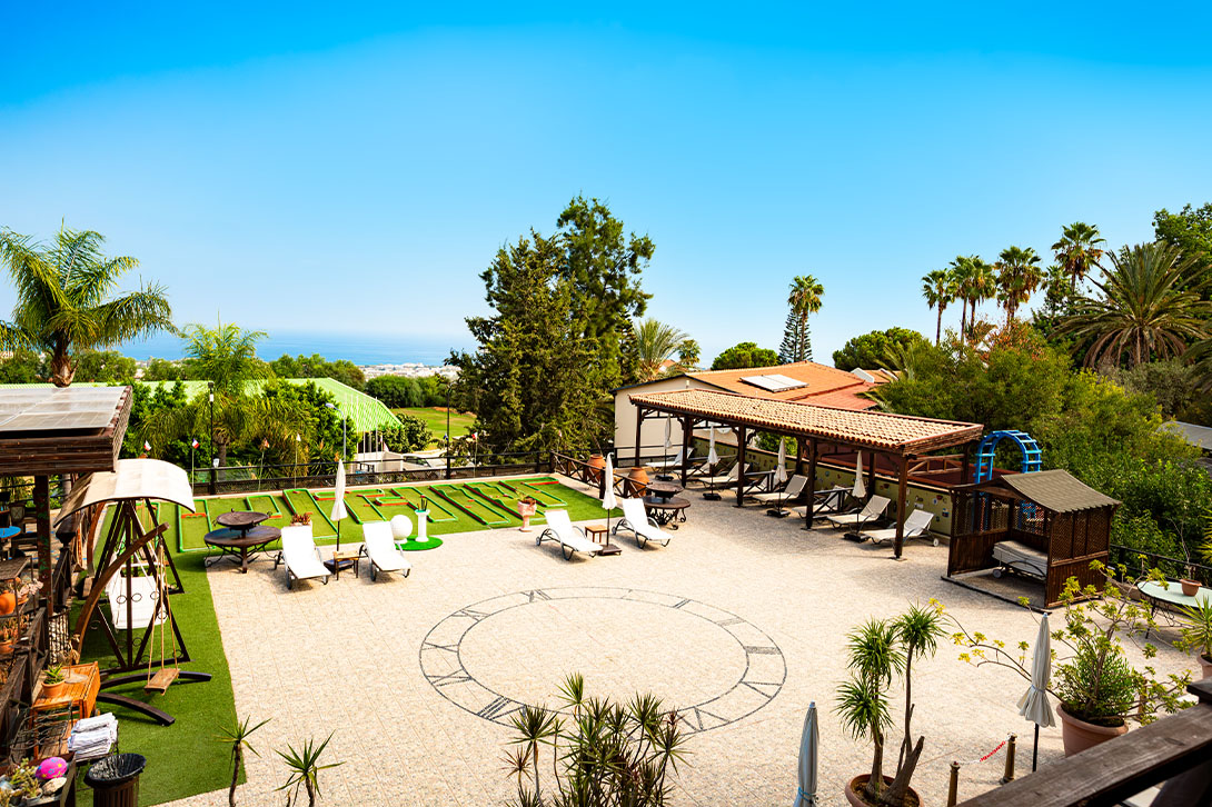 cheap resort hotels to Spend holiday with family