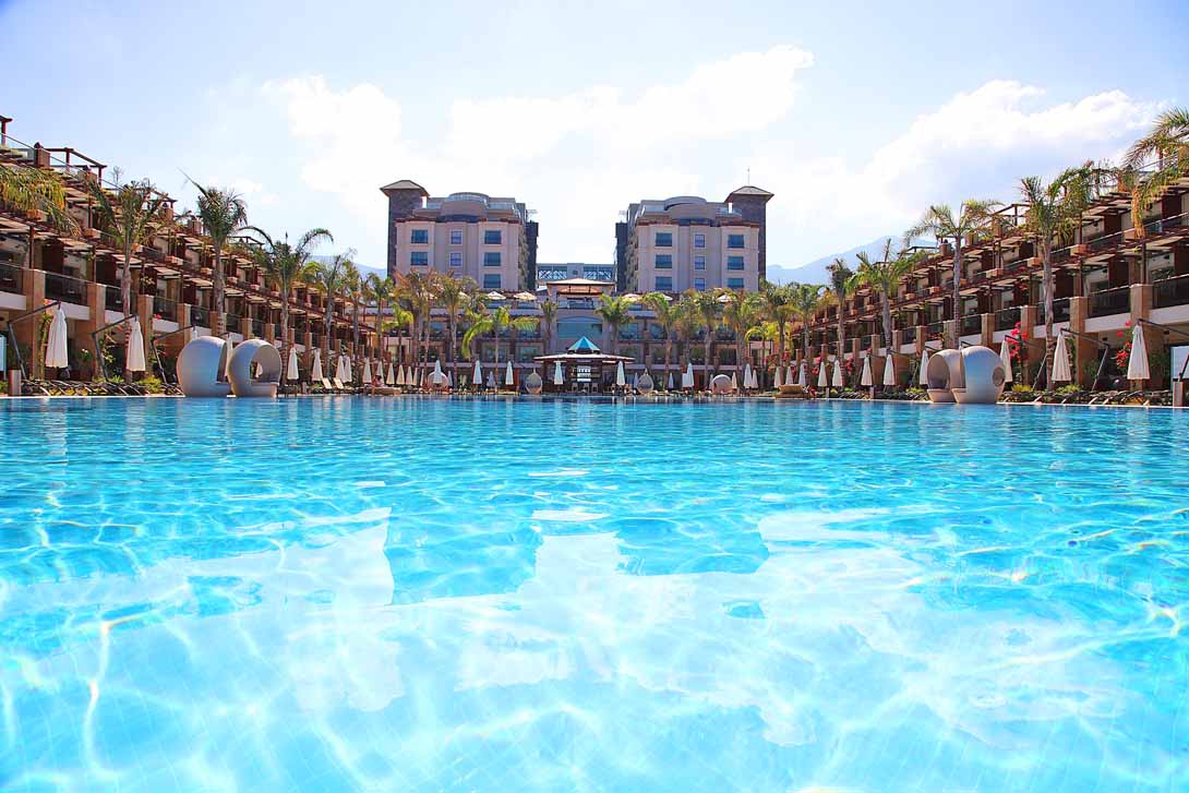 cheap resort hotels to Spend holiday with family