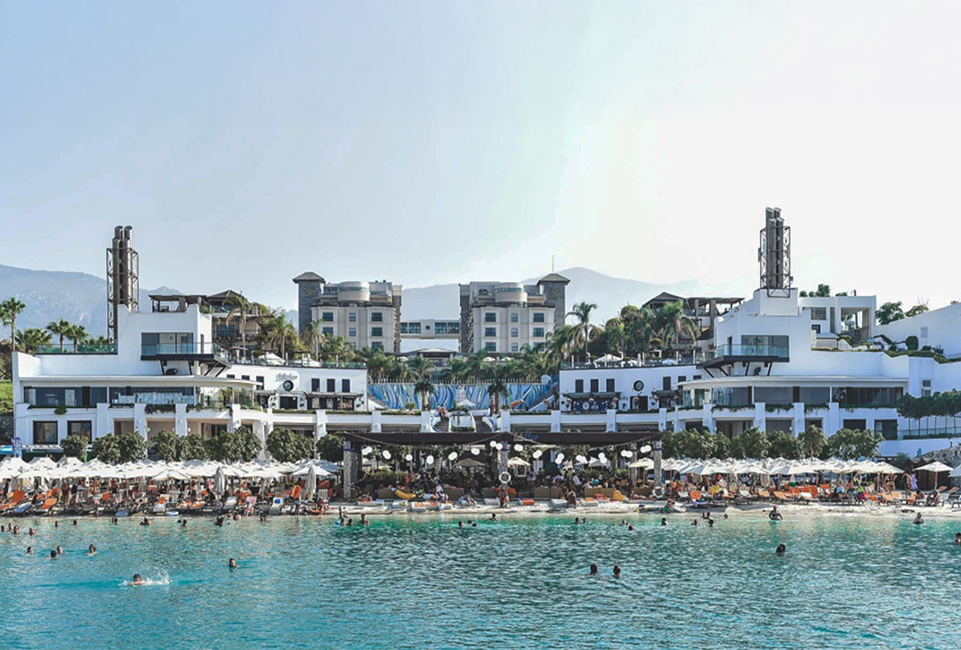 cheap resort hotels to Spend holiday with family