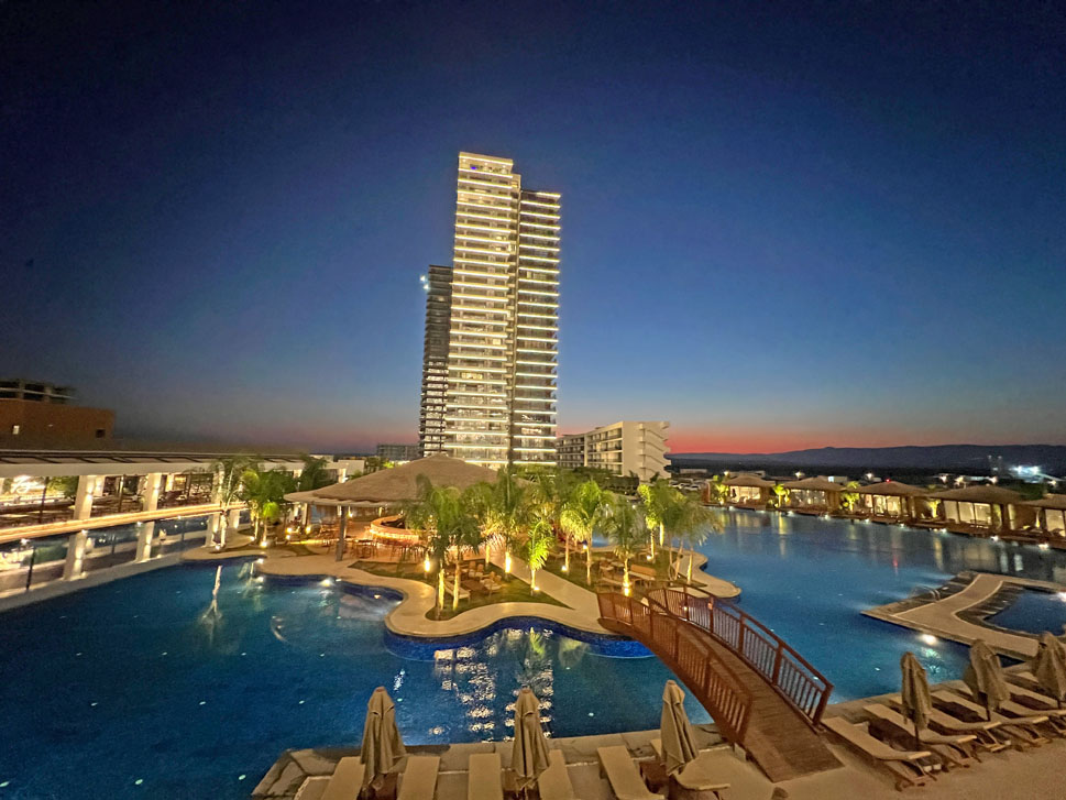 cheap resort hotels to Spend holiday with family