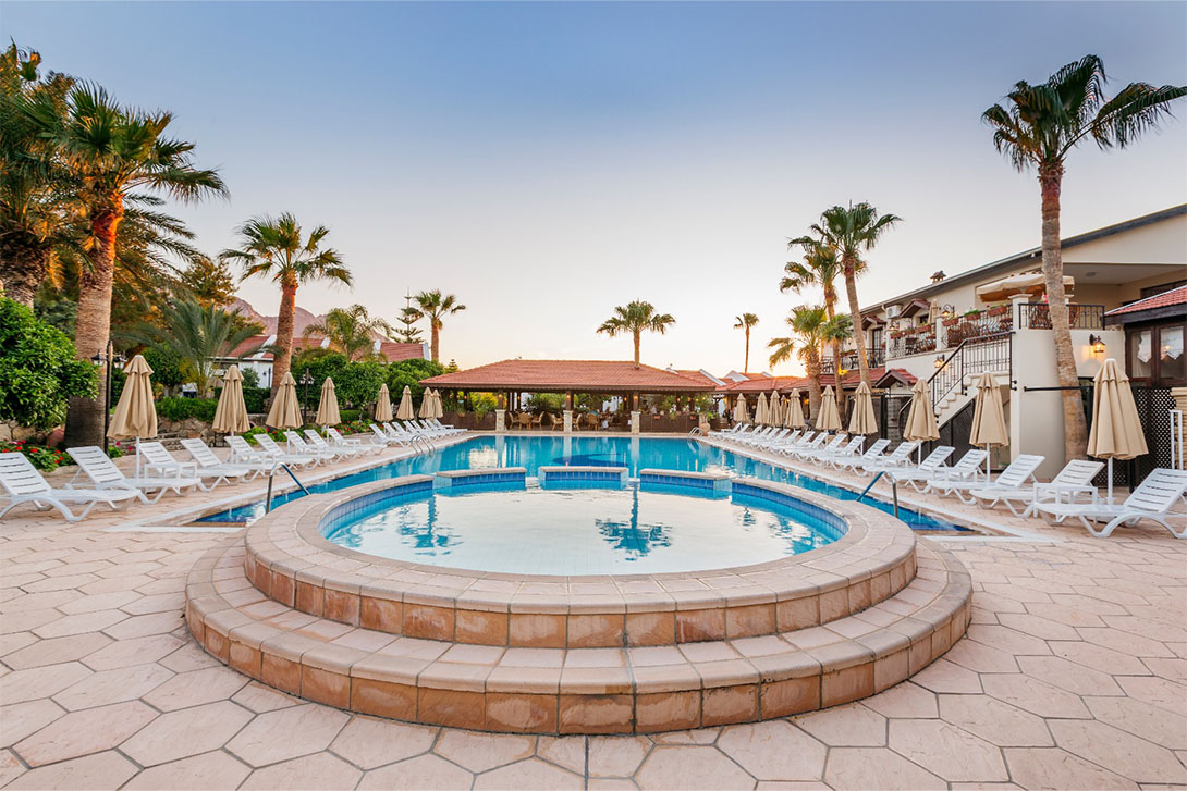 cheap resort hotels to Spend holiday with family