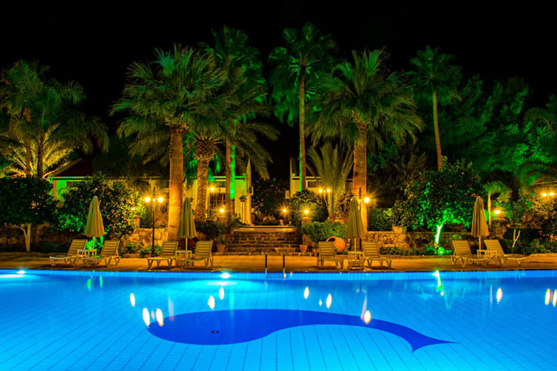 cheap resort hotels to Spend holiday with family