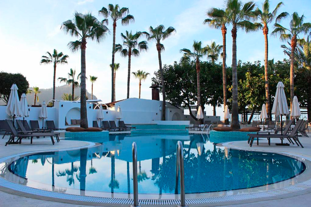 cheap resort hotels to Spend holiday with family