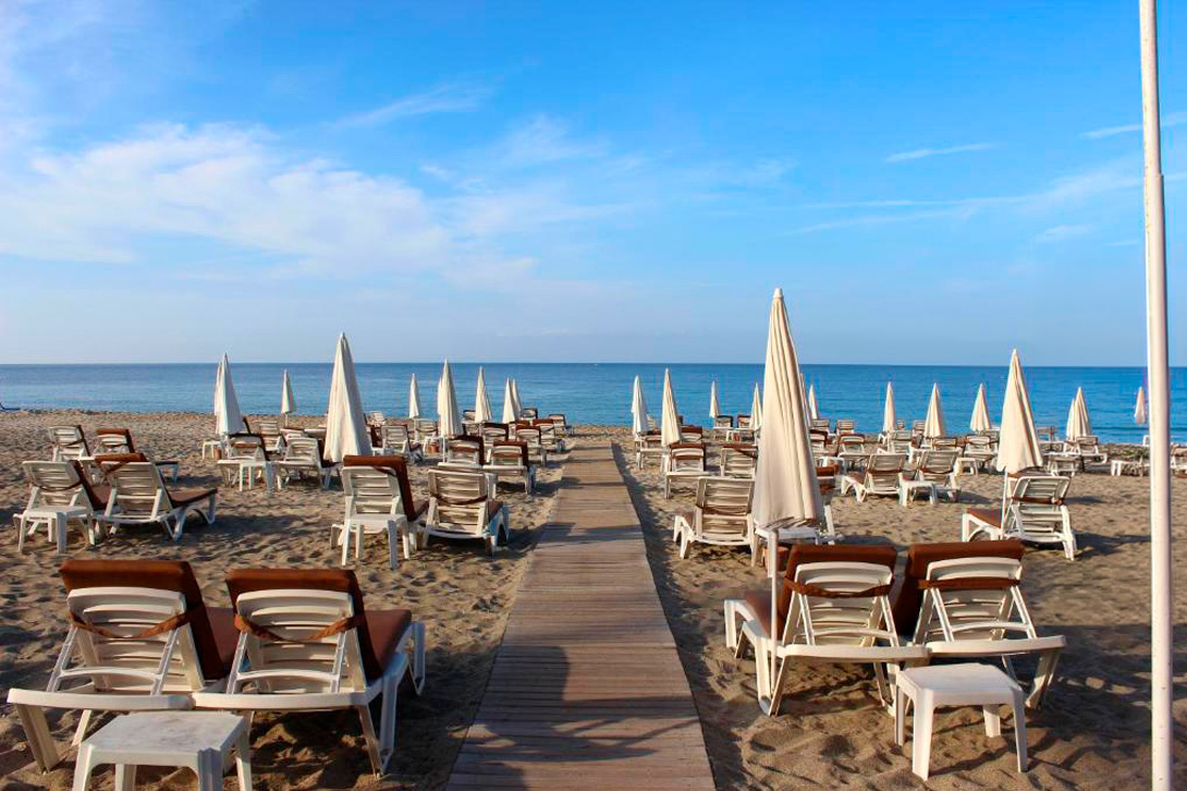 cheap resort hotels to Spend holiday with family