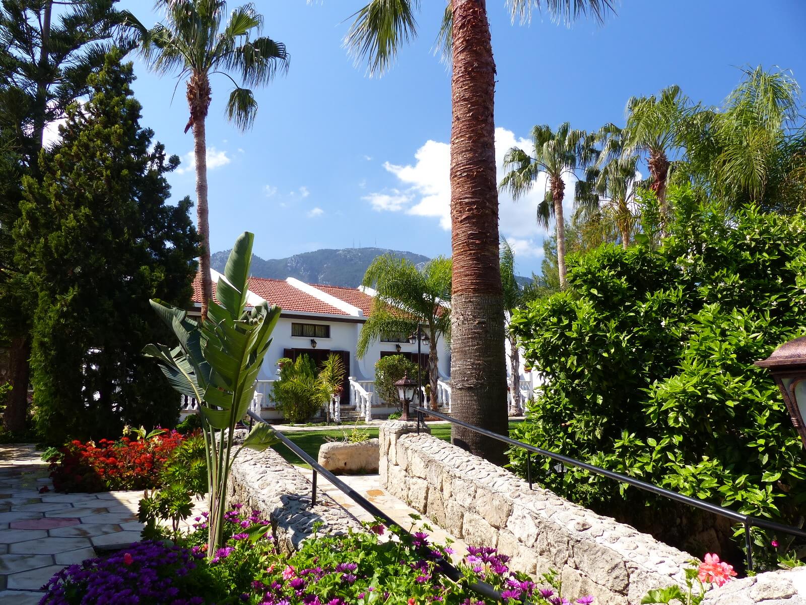 cheap resort hotels to Spend holiday with family