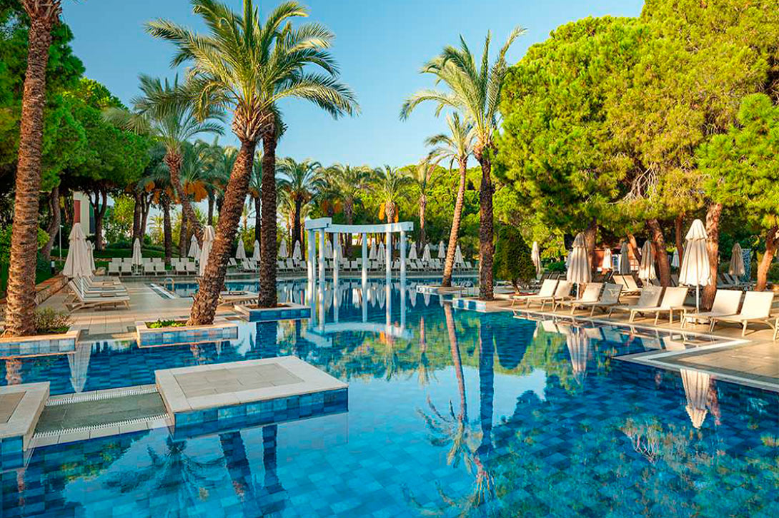 cheap resort hotels to Spend holiday with family