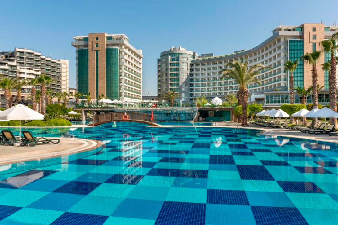 cheap resort hotels to Spend holiday with family