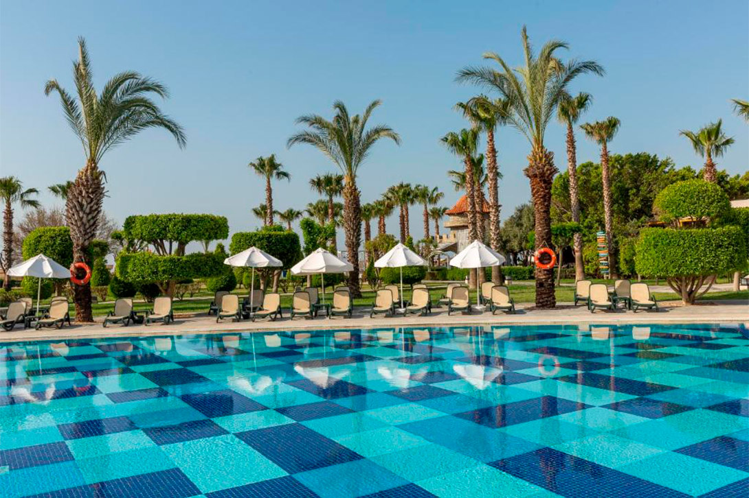 cheap resort hotels to Spend holiday with family