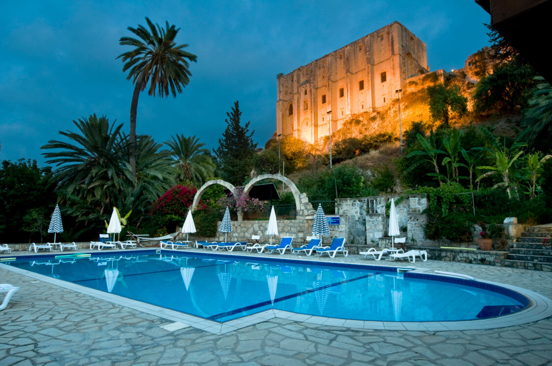 cheap resort hotels to Spend holiday with family