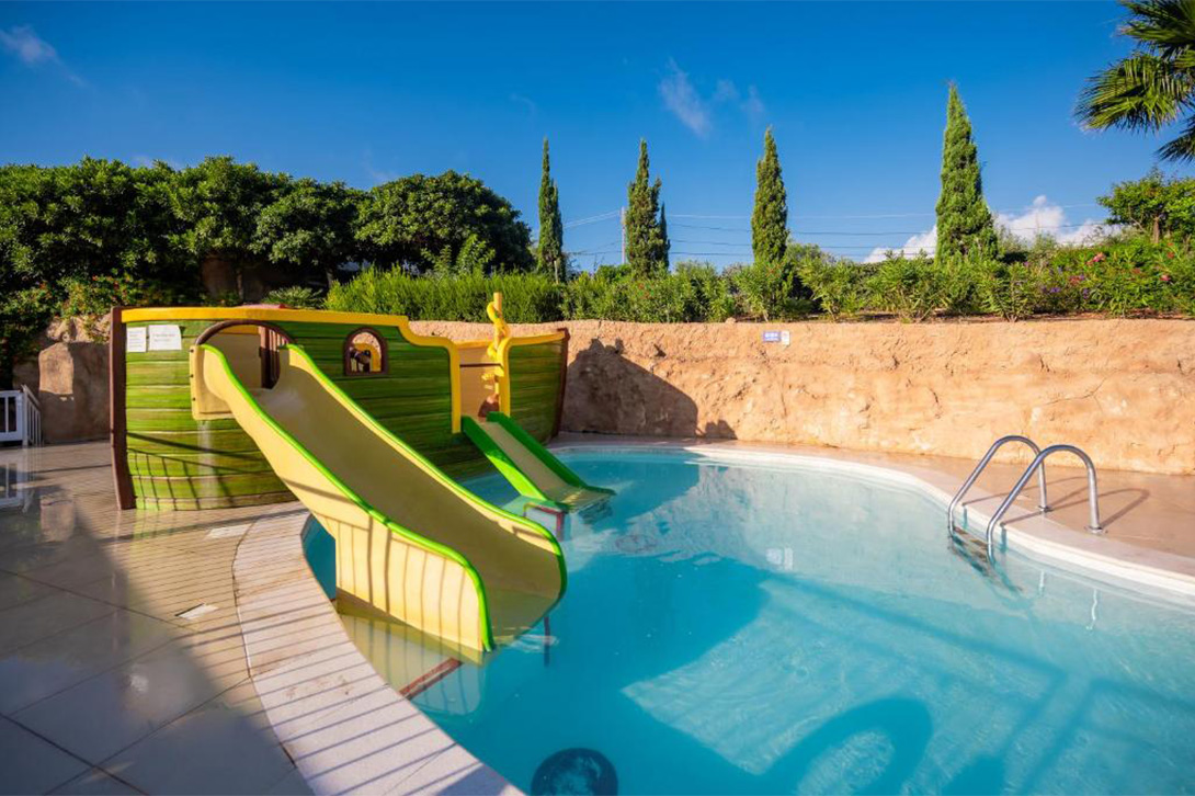 cheap resort hotels to Spend holiday with family