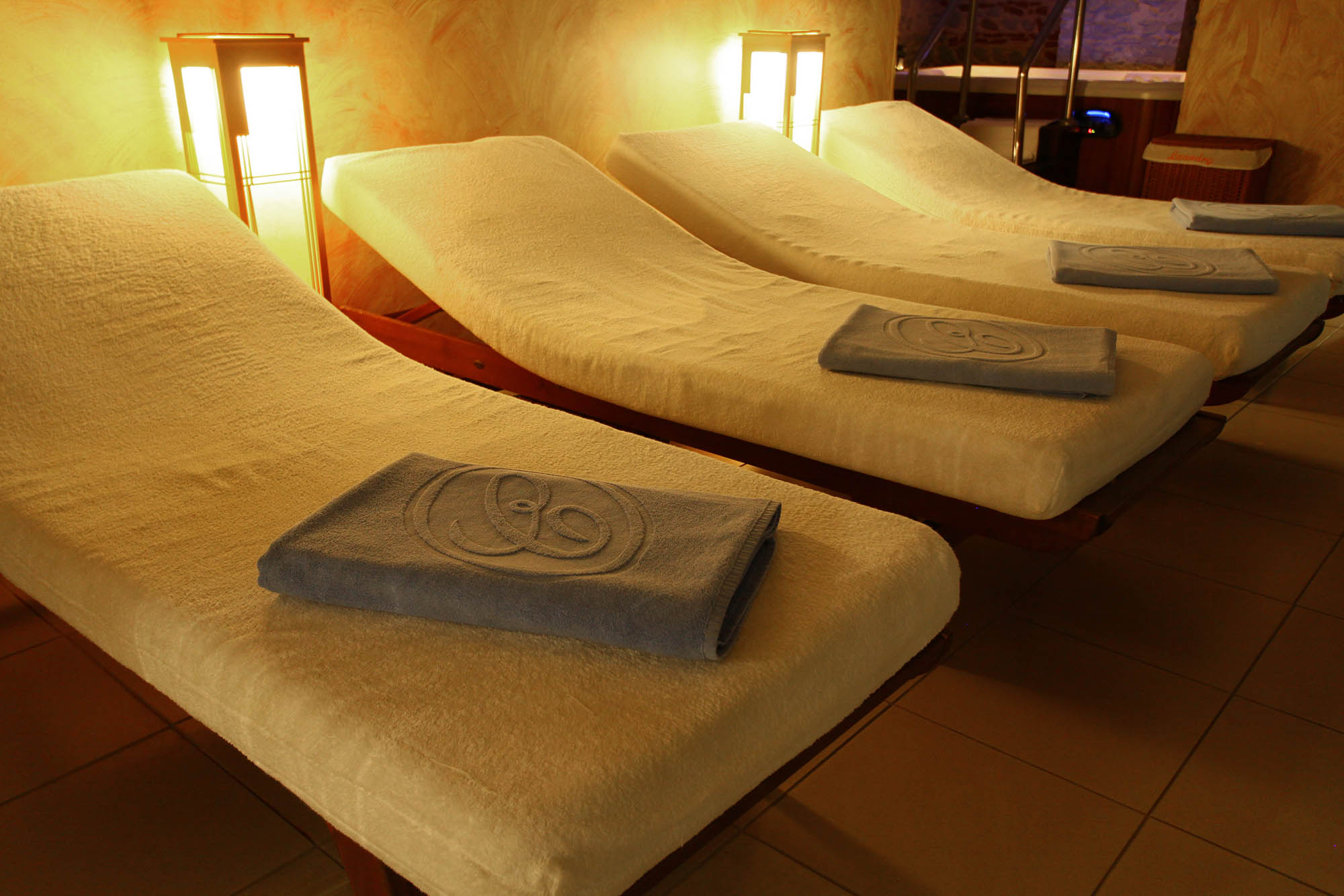 cheap resort hotels to Spend holiday with family