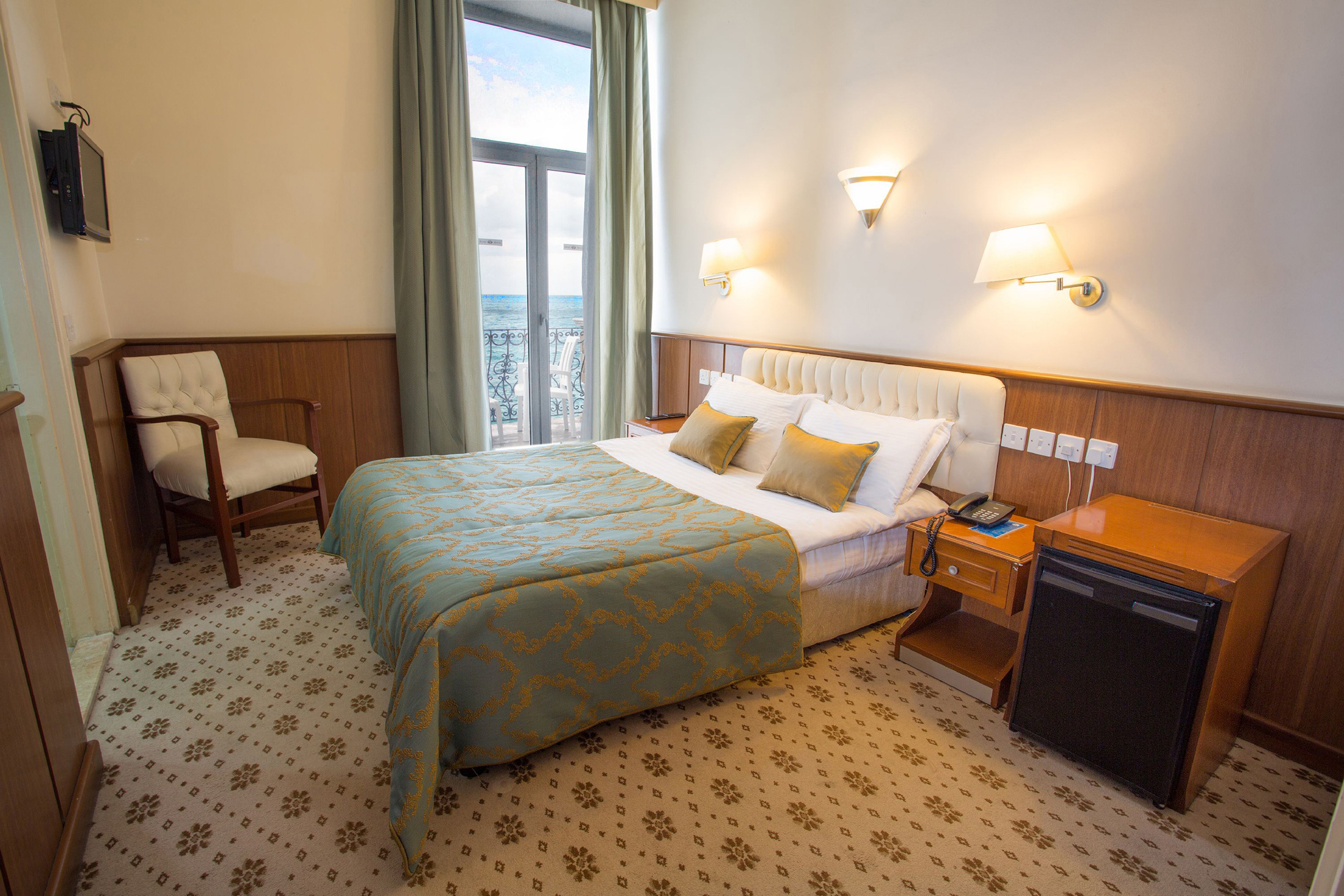 cheap resort hotels to Spend holiday with family