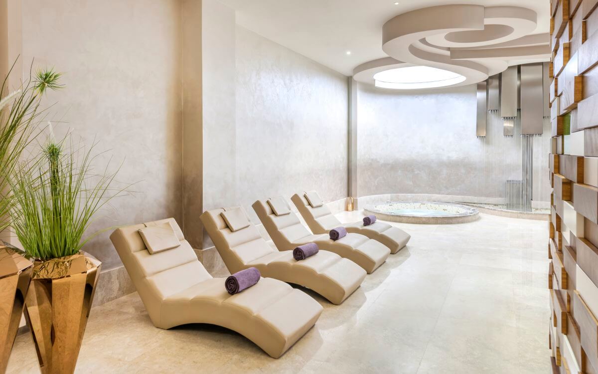 cheap resort hotels to Spend holiday with family