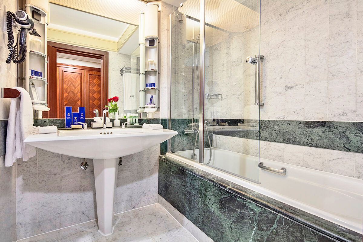 cheap resort hotels to Spend holiday with family