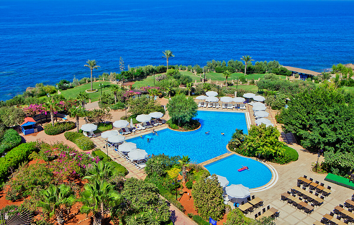 cheap resort hotels to Spend holiday with family